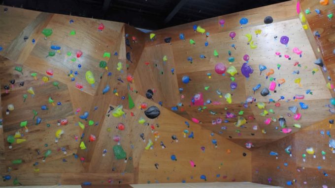 埼玉県のクライミングジム「クライミングジム MARU」